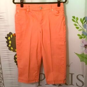 Gloria Vanderbilt Women’s Lillian Capri Pants Size 6 Bright Hibiscus